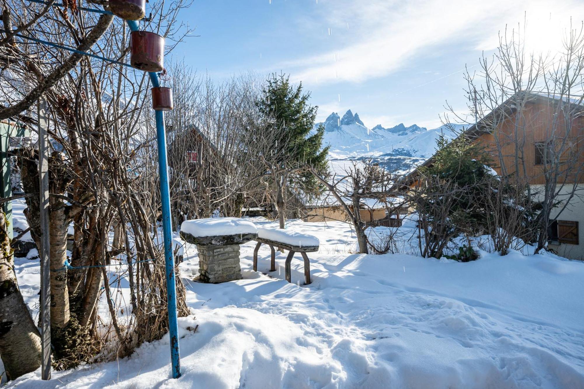 Chalet Les Aiguilles อัลบิเยซ์-มงต์รงด์ ภายนอก รูปภาพ
